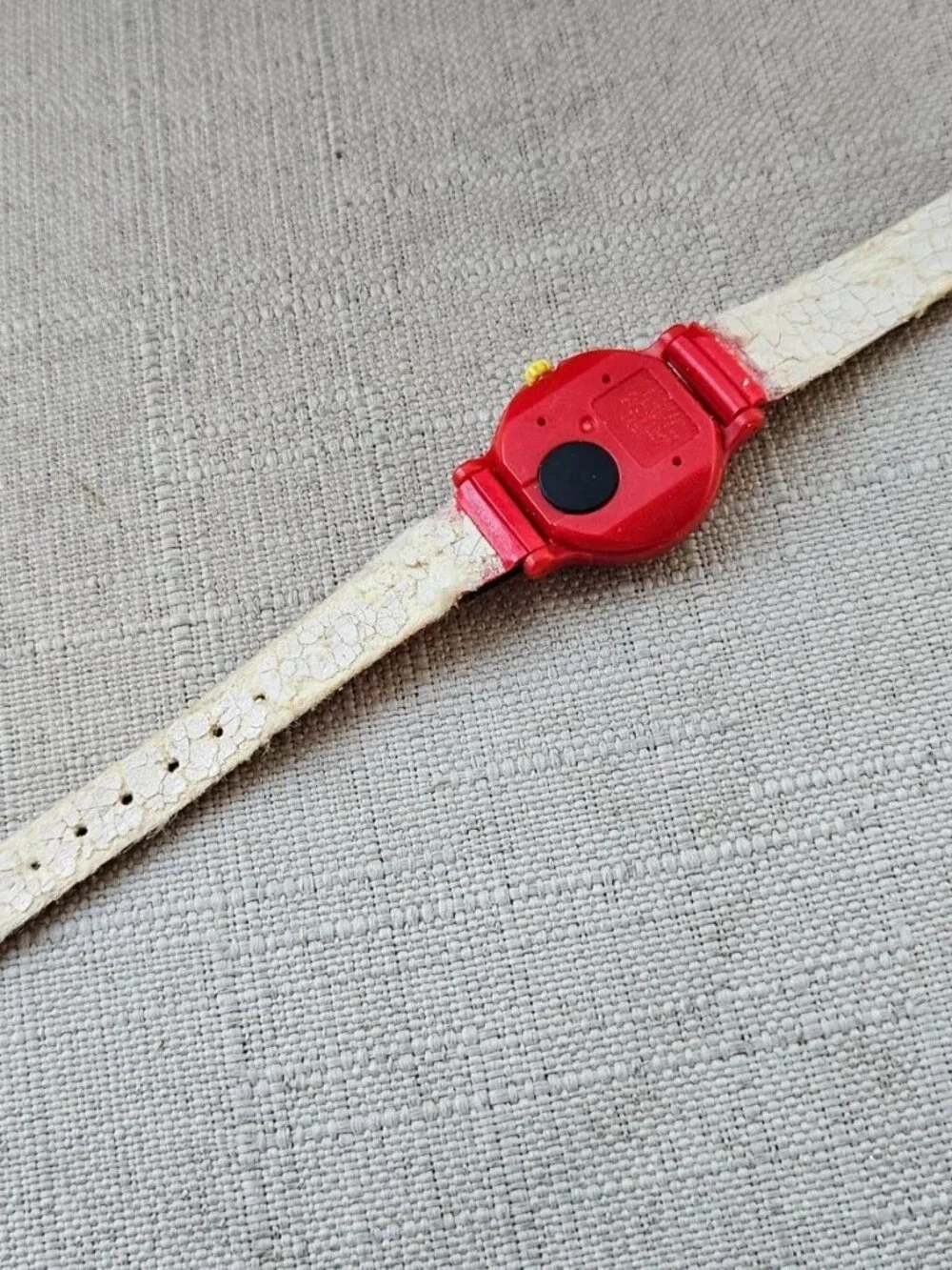 Vintage Lorus Walt Disney Ladies Wristwtch Red Tone Strap Quartz Analog Watch
